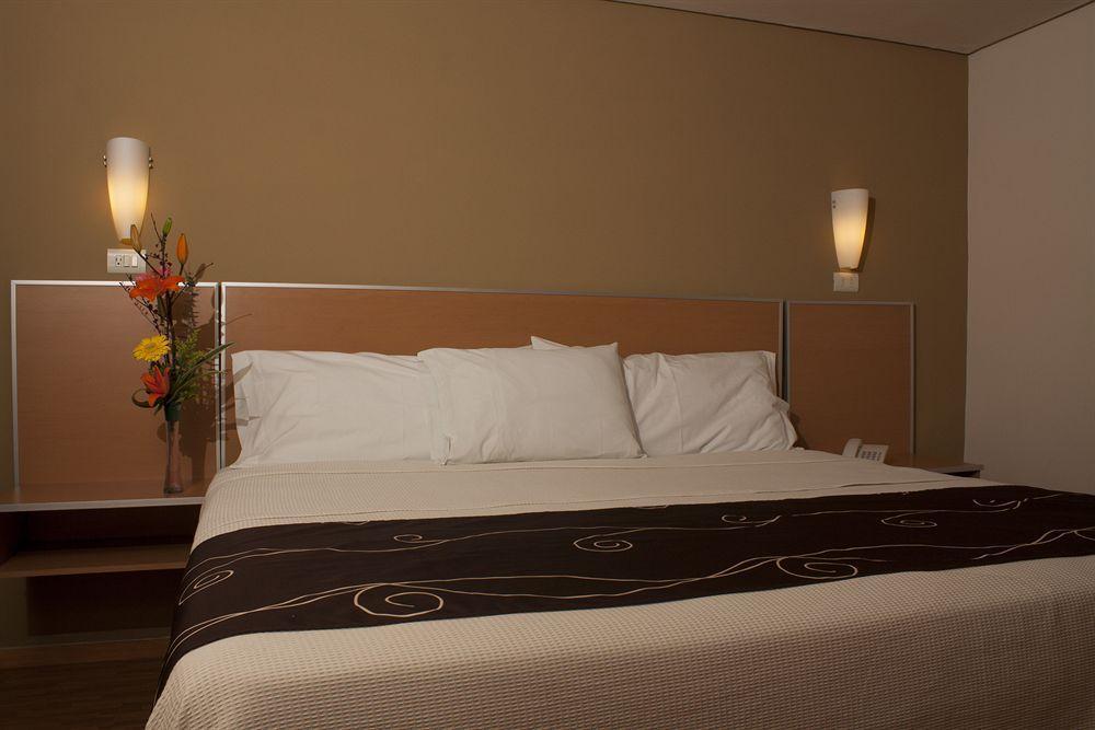 Kasa Hotel & Suites Irapuato Exterior foto